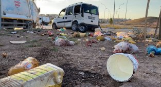 Otomobil ile hafif ticari araç çarpıştı: 4'ü çocuk 10 yaralı