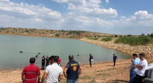 Serinlemek için girdiği gölette boğuldu