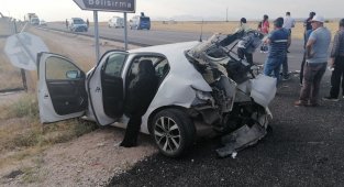 Aksaray'da Hız motosikleti ile otomobil çarpıştı: 1 ölü, 5 yaralı