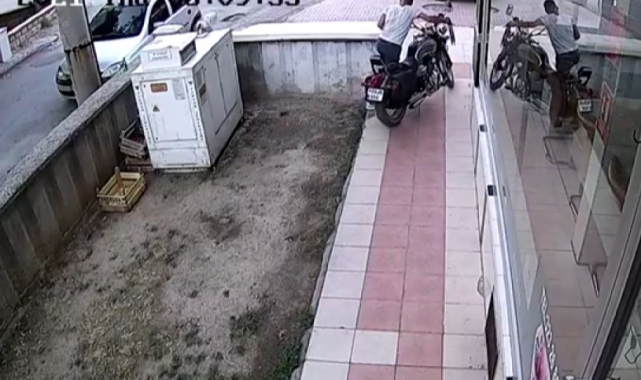 Geldiği bisikleti bıraktı çaldığı motosiklet ile kaçtı