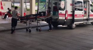 Karaman'da elma işçilerini taşıyan minibüs devrildi: 1 ölü, 20 yaralı