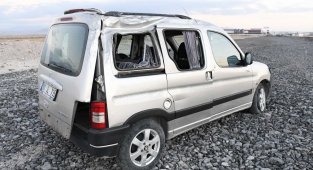Yoldan çıkan hafif ticari araç şarampole düştü: 1 yaralı