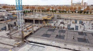 Aksaray'da yeni belediye binasında çalışmalar aralıksız sürdürüyor