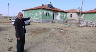 Satmak istemediği evler harabeye çevrildi