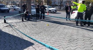 Silahlı kız kafeye gelip 14 yaşındaki kızı vurdu