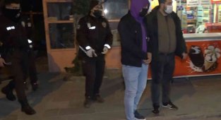Tabanca ve bıçakla yakalanan genç gözaltına alındı