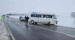 Buzlanma kazaları da beraberinde getirdi: 18 yaralı