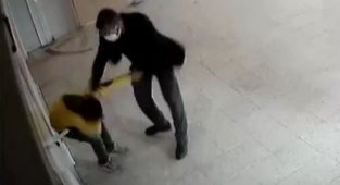 Öğretmenin öğrencisini tekme tokat dövdüğü anlar kamerasında