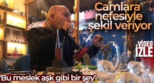 Camlara nefesiyle şekil veriyor