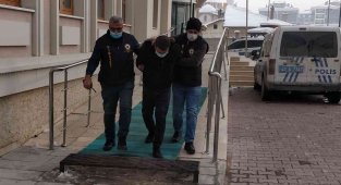 Çarptığı yayayı kontrol için gelmiş, otobüs sürücüsünün yardım ettiğini görünce geri kaçmış