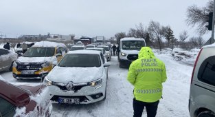 Konya'da kar ve tipi ulaşımı olumsuz etkiledi