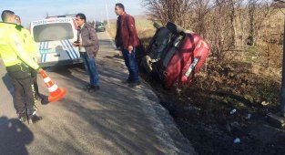 Konya'da kontrolden çıkan otomobil devrildi: 4 yaralı