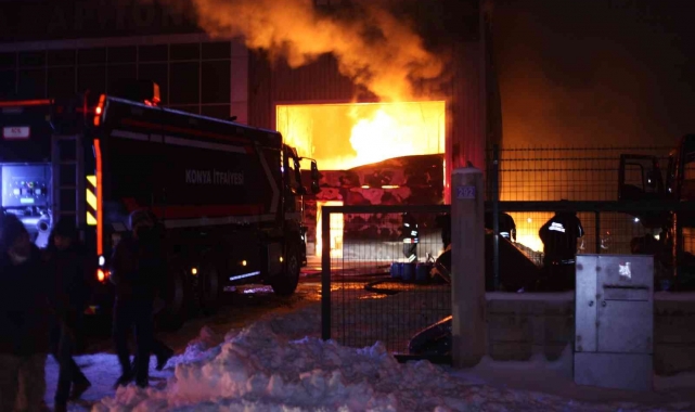 Konya'da sünger fabrikasında yangın