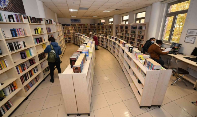 Türkiye'ye örnek Selçuklu Şehir Kütüphanesi açılış için gün sayıyor
