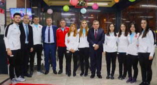 Vali Işık, Golbol Kadın Milli Takımının kampını ziyaret etti