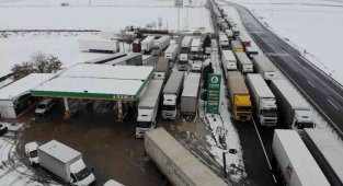 Aksaray'da 3 karayolu tipi sebebiyle trafiğe kapandı