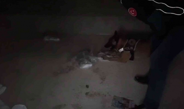 Arabasında uyuşturucu madde, evinde uçaksavar mermisi bulundu
