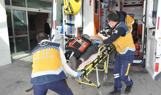 Bilinci kapalı halde bulunan şahıs ambulansta hayata döndürüldü