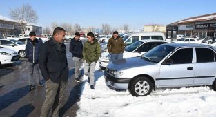 Galericiler satış olmadığından vatandaş düşmeyen fiyatlardan yakınıyor