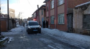 Hırsızlık şüphelisi karşılaştığı ev sahibini vurdu