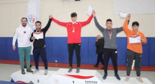 Karaman'da gençler güreş grup müsabakaları sona erdi