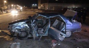 Karaman'da hafif ticari araç ile otomobil çarpıştı: 9 yaralı
