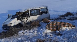 Karaman'da servis minibüsü devrildi: 1 ölü, 5 yaralı
