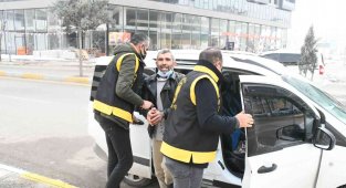 Karısının boğazını kesip 4 yerinden bıçaklayan koca tutuklandı