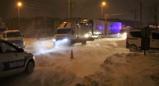 Konya'yı çevre illere bağlayan yollar, tipi nedeniyle ulaşıma kapatıldı
