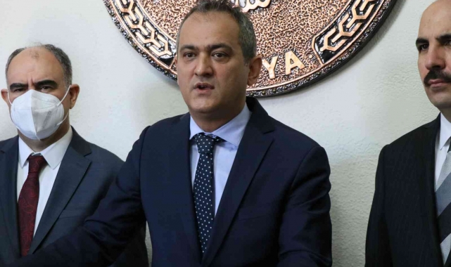 Milli Eğitim Bakanı Özer: "Omicron varyantının okullarımıza yansıma son derece düşük"