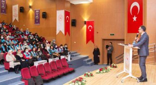 Rektör Aksoy, Gönüllülük Kampı'nda gençlerle buluştu