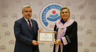 ASÜ'de unvanda yükselen 91 akademisyen cübbelerini giydi