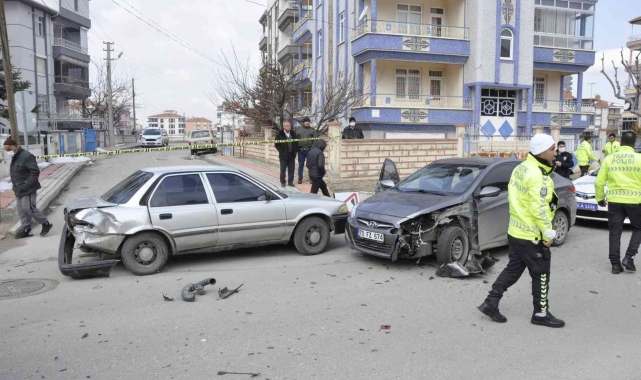 Dedesinin otomobiliyle polisten kaçarken kaza yapınca olay yerinden kaçtı