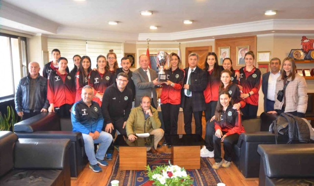 Ereğli Belediyespor bayan voleybol takımı 1. lige yükseldi