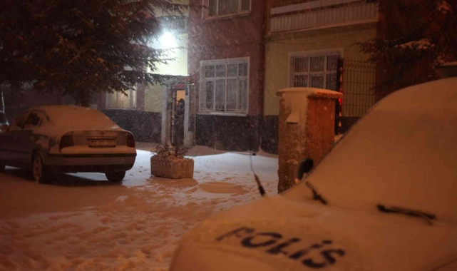 Evde bıçaklanarak öldürülmüş halde bulundu