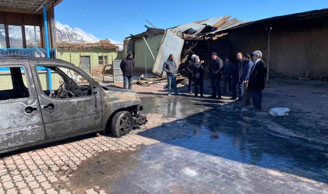 Garajda çıkan yangında hafif ticari araç, traktör ve 4 motosiklet kullanılamaz halde