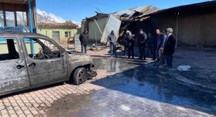 Garajda çıkan yangında hafif ticari araç, traktör ve 4 motosiklet kullanılamaz halde