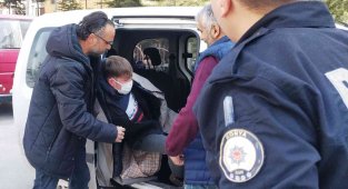 Gasp ettiği otomobille çarptığı aracı içerisindeki çocukla birlikte kaçırdı