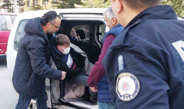 Gasp ettiği otomobille çarptığı aracı içerisindeki çocukla birlikte kaçırdı