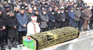 Hayatını kaybeden sevinç Günenç Karapınar,bebeğiyle defnedildi
