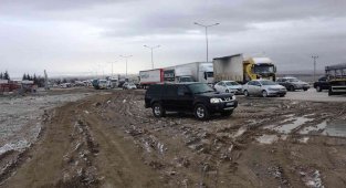 Kulu'da kar yağışı ve buzlanma ulaşımı aksatıyor