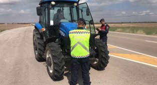 Aksaray jandarma trafikten traktörlere denetim
