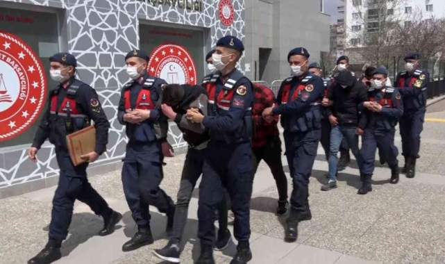 JASAT, 400 bin liralık malzeme çalan hırsızları 4 saatte malzemelerle yakaladı