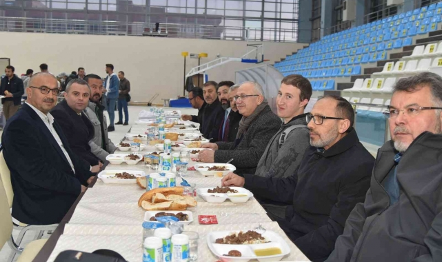 KMÜ'de yüzlerce öğrenci iftar sofrasında buluştu