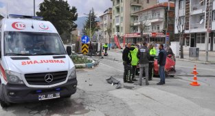 Konya'da süt kamyoneti ile otomobil çarpıştı: 2 yaralı