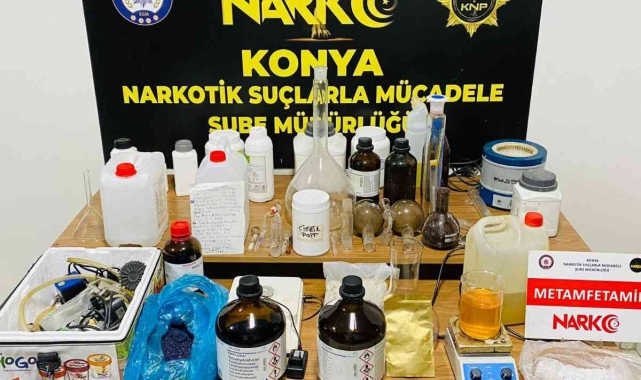 Konya'da uyuşturucu imalathanesine çevrilen eve baskın