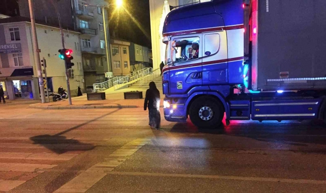 Kulu'da trafik ışıklarında dilenenler canlarını tehlikeye atıyor