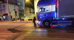 Kulu'da trafik ışıklarında dilenenler canlarını tehlikeye atıyor