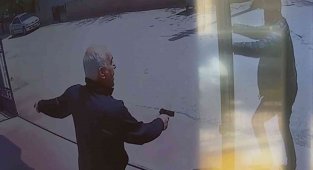 Sattığı arabanın parasını almaya giden şahsın vurulma anı kamerada