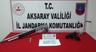 Uyuşturucu tacirleri tabanca ve tüfekle yakalandı